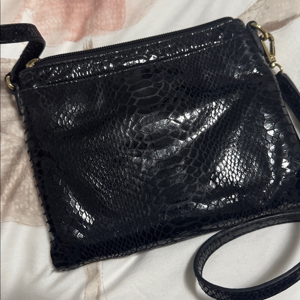 Michael Kors Black shiny leather snake skin cross body purse gold hardware - Picture 6 of 14